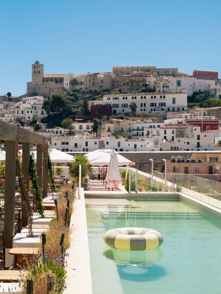 Tiendas, hoteles, clubs en Ibiza… Estas nuevas aperturas van a dar mucho que hablar